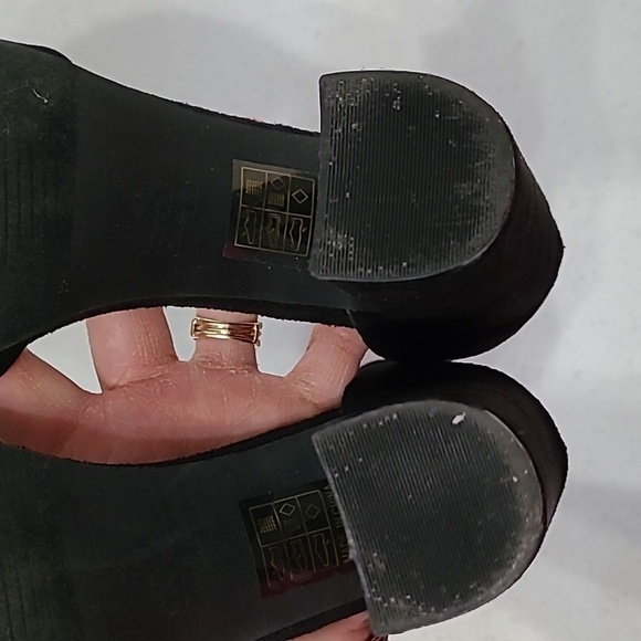 💥3for$12💥 Steve Harvey Celebrity Edition black suede ankle strap heels size 9 - Picture 8 of 10